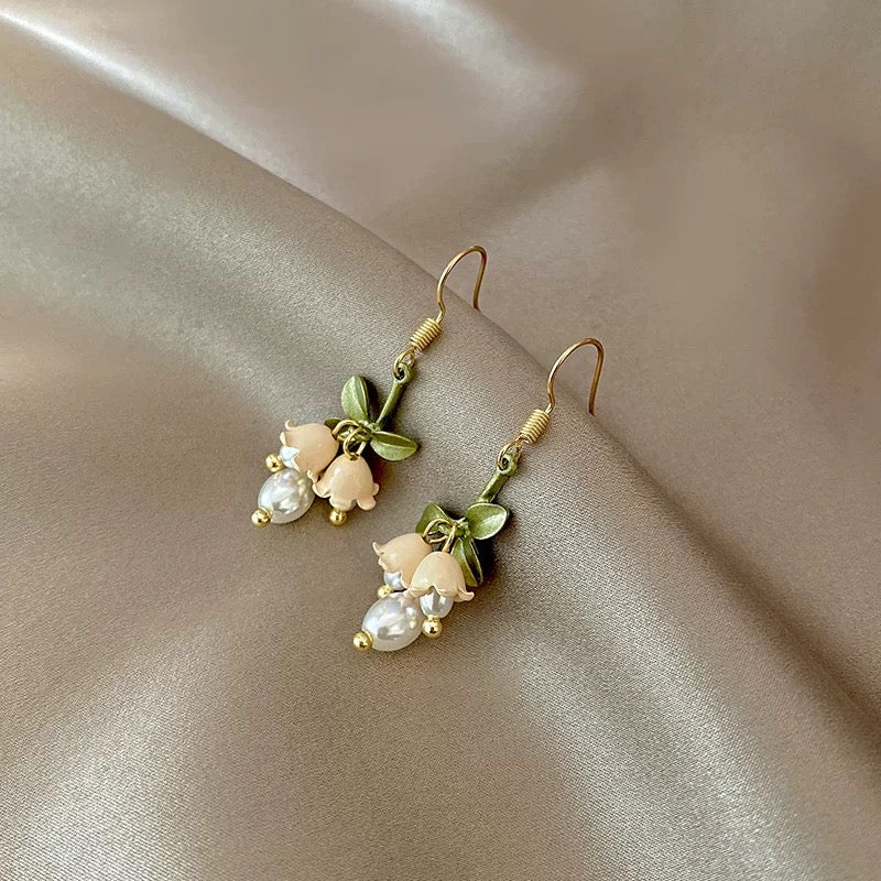 Vintage Lily Pearl Jewelry Set
