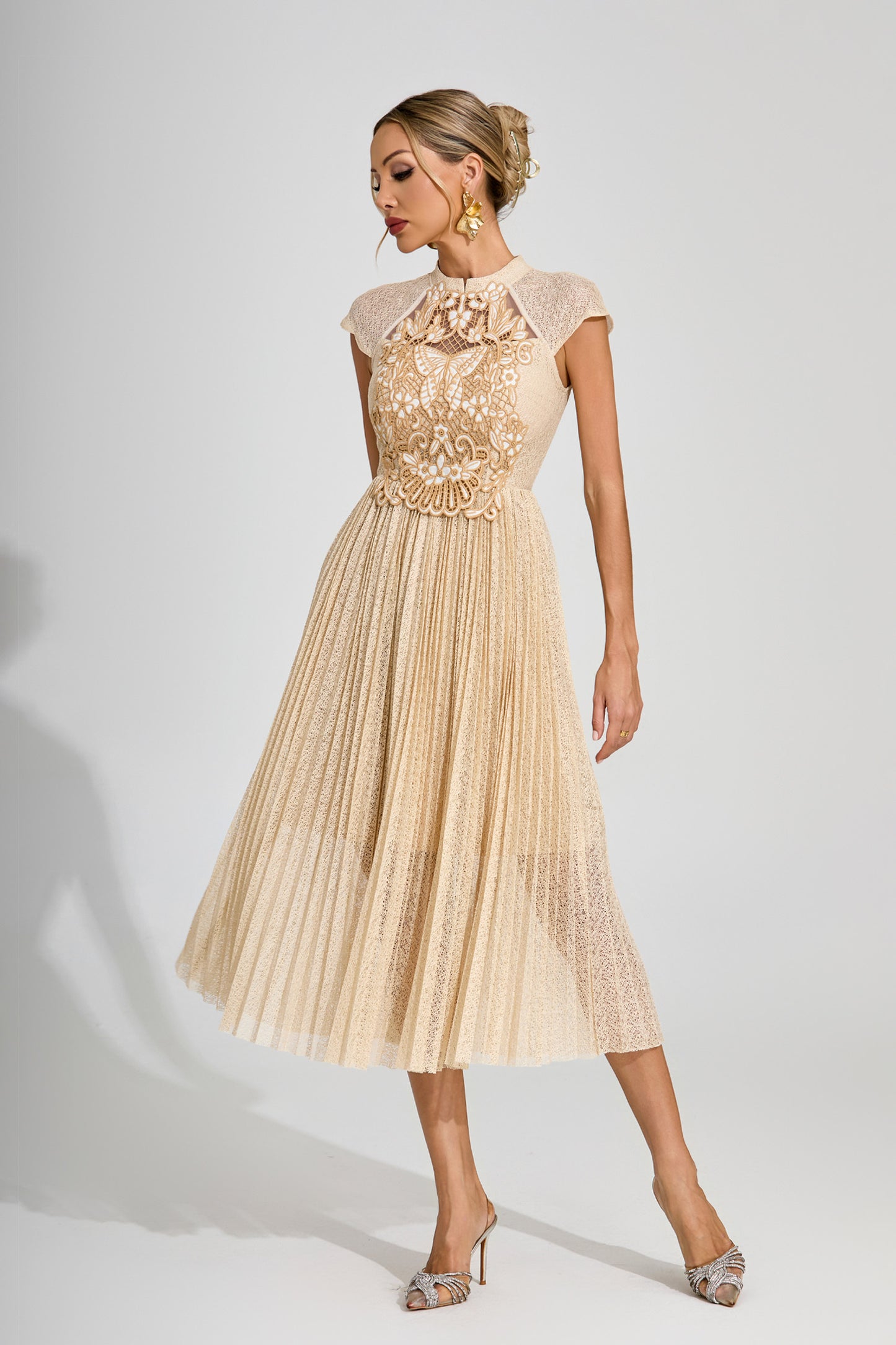 Éclat Doré Lace Midi Dress