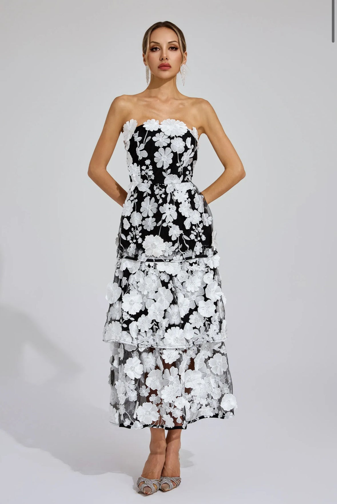Embroidered black/white flower maxi dress