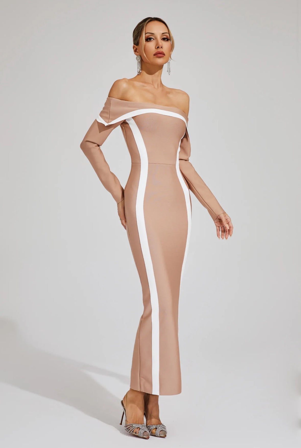 Off shoulder apricot&white maxi dress