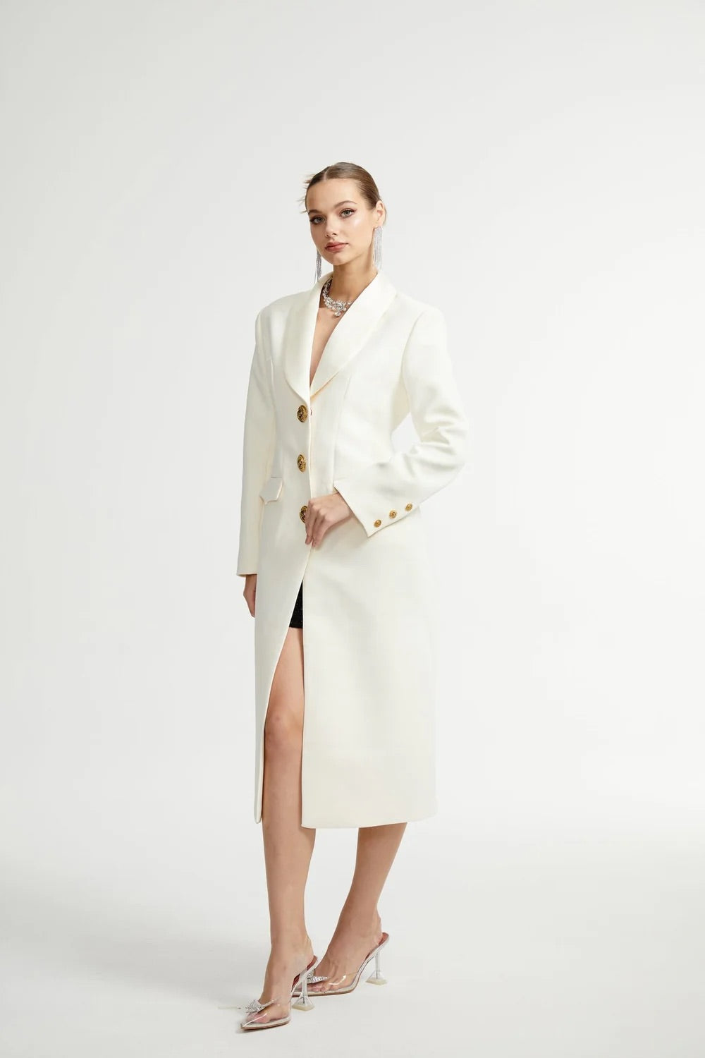 White single breasted long coat