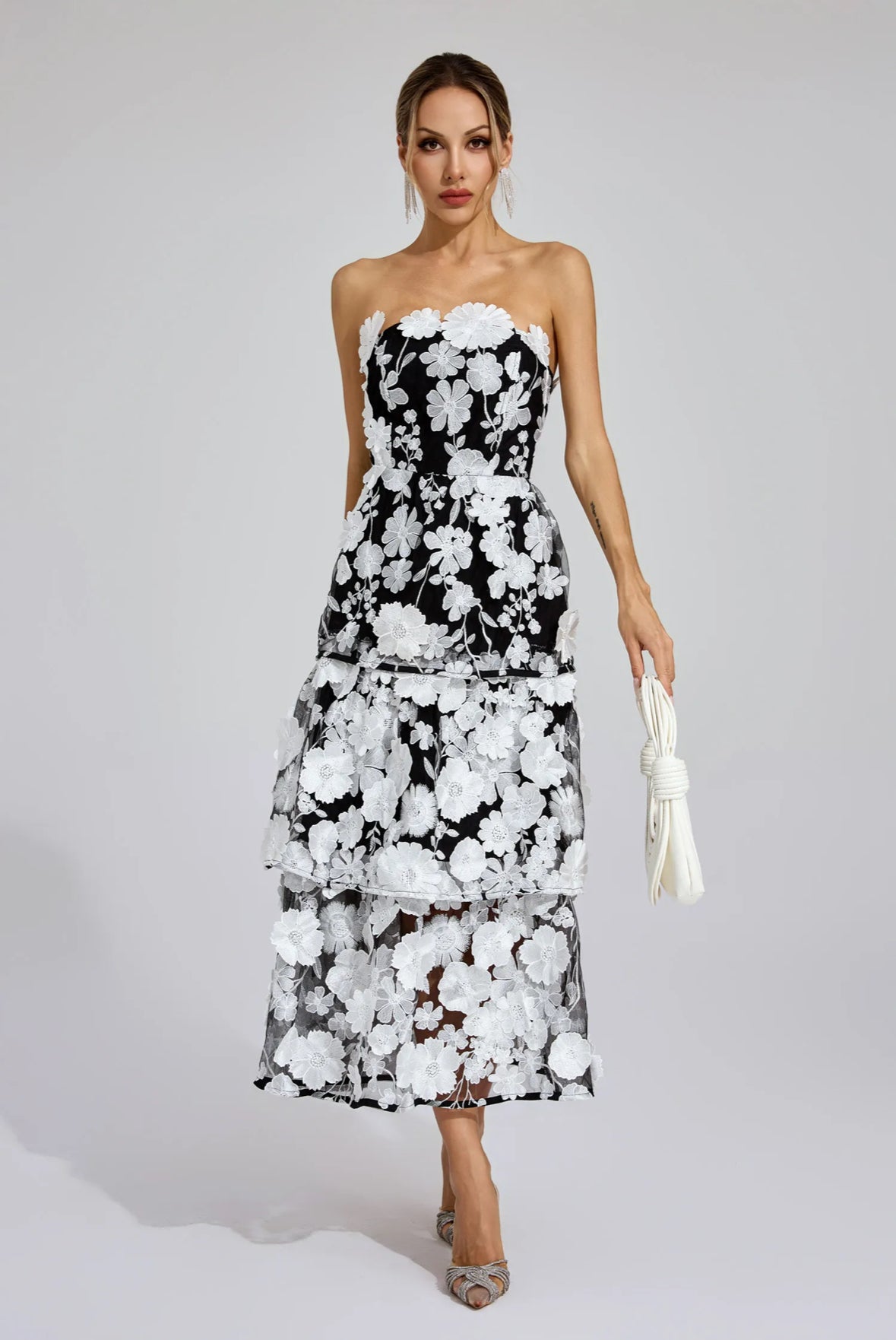 Embroidered black/white flower maxi dress