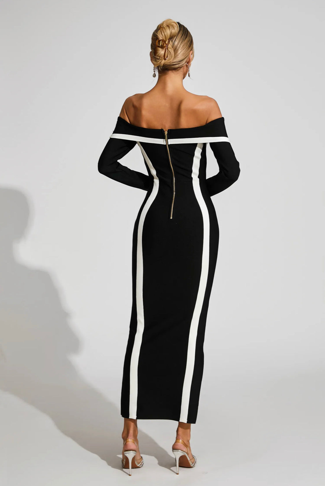 Off shoulder black&white maxi dress