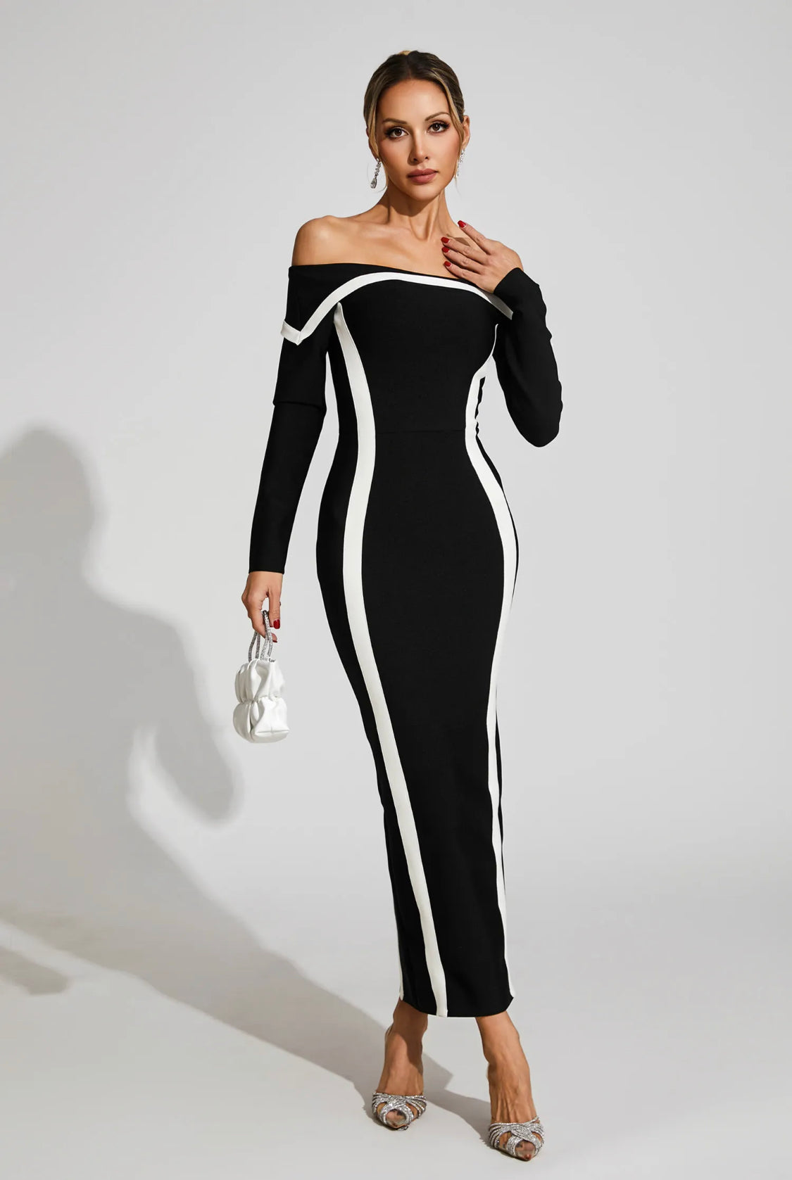 Off shoulder black&white maxi dress