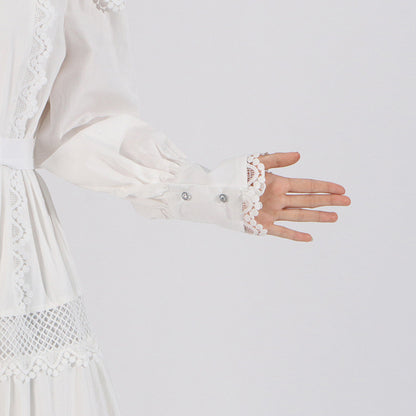 Whitr belted long sleeves maxi dress
